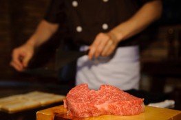 Sự thật những lời đồn đại về loại thịt bò đắt đỏ nhất thế giới